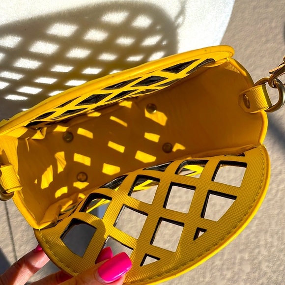 Pineapple Crossbody pocketbook. P.B.1 - Picture 8 of 10